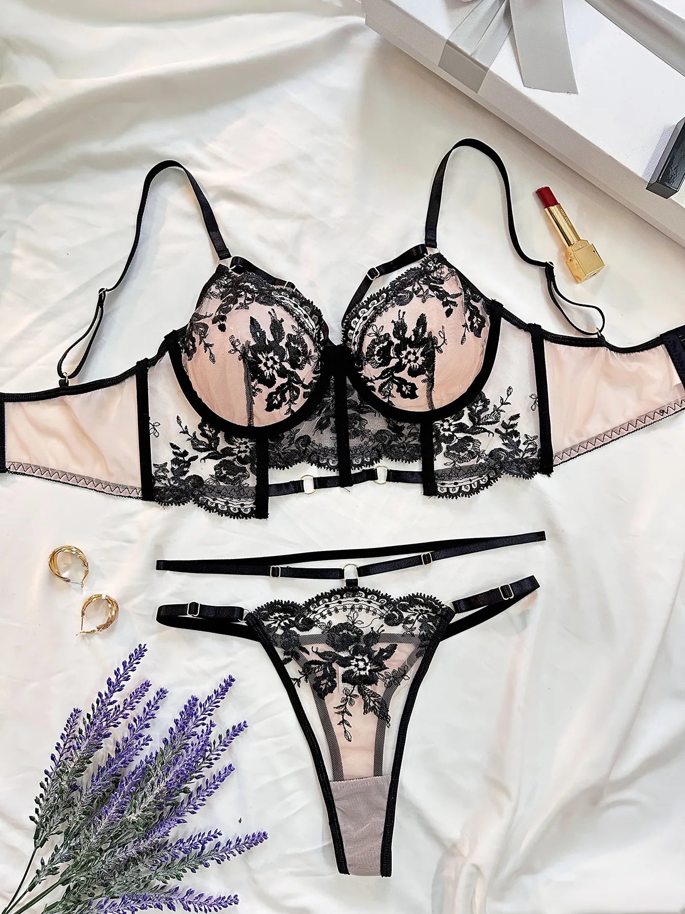 Sexy Dessous-Set mit lustigem INS-Stil, modisches französisches Stickerei-Hot-Girl-Crop-Top mit Bindebändern